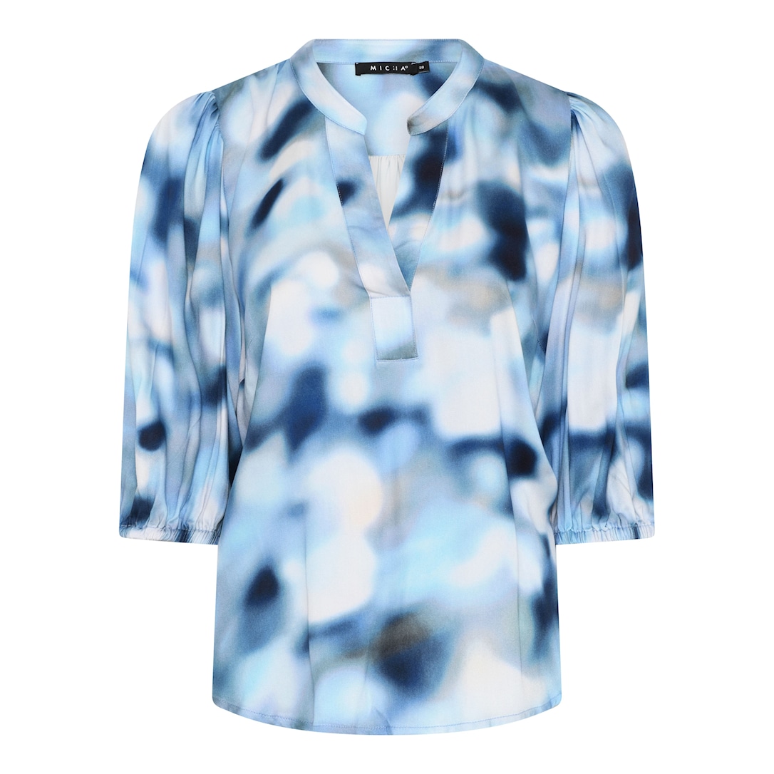 MICHA Bluse Dame V-hals 3/4 Ærmer Akvarelprint Viscose med Pufærmer - Blå Print - Str. 34